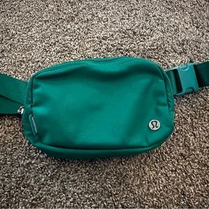 Lululemon Everyday Belt Bag in Emerald Ice